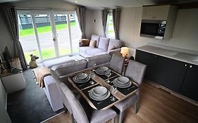 Hobbit - Holiday Lodge